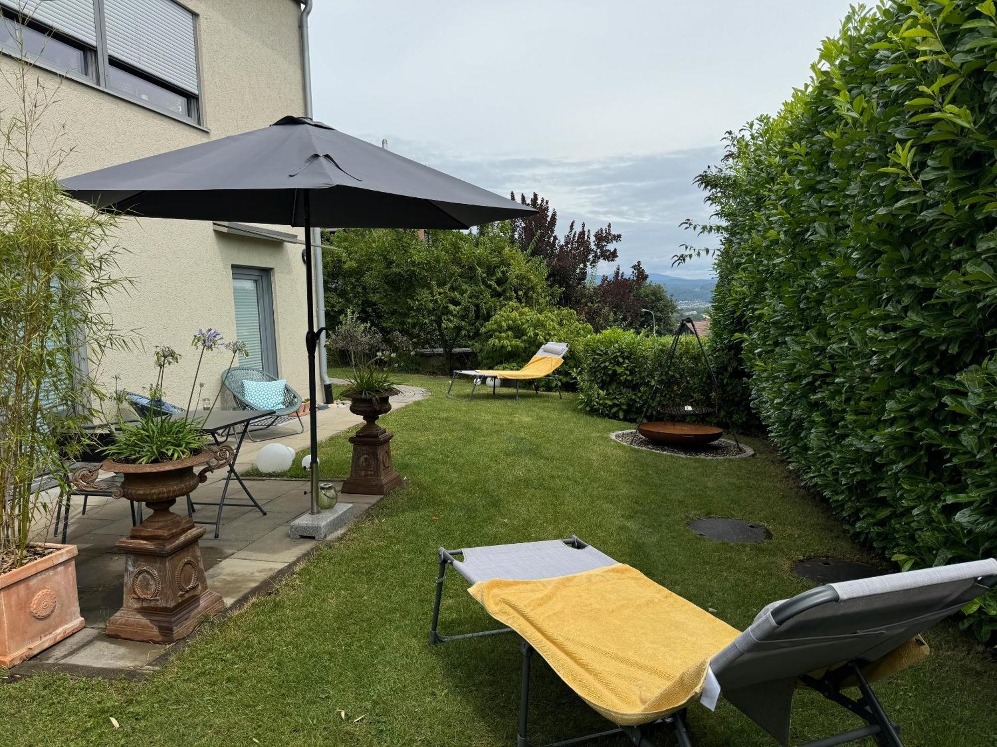 Schoene Wohnung Mit Ausblick Und Gartensitzplatz Lorrach Bagian luar foto